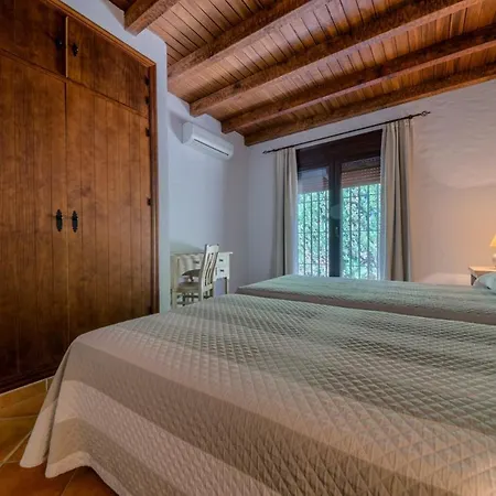 Holiday home Hacienda Roche Viejo *